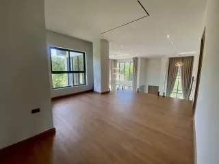 Villa en venta de 5 habitaciones en Bang Lamung, Chonburi