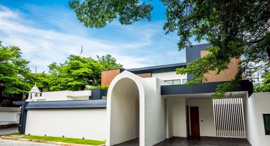 For sale 7 bedrooms villa in Sattahip, Chonburi