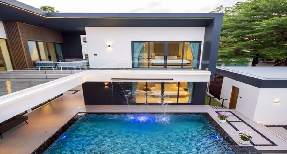 For sale 7 bedrooms villa in Sattahip, Chonburi
