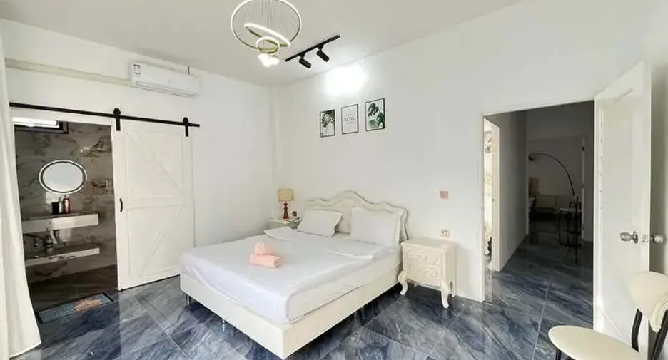 Villa en venta de 9 habitaciones en Bang Lamung, Chonburi