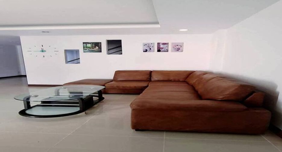 For sale 2 bedrooms townhouse in East Pattaya, Pattaya