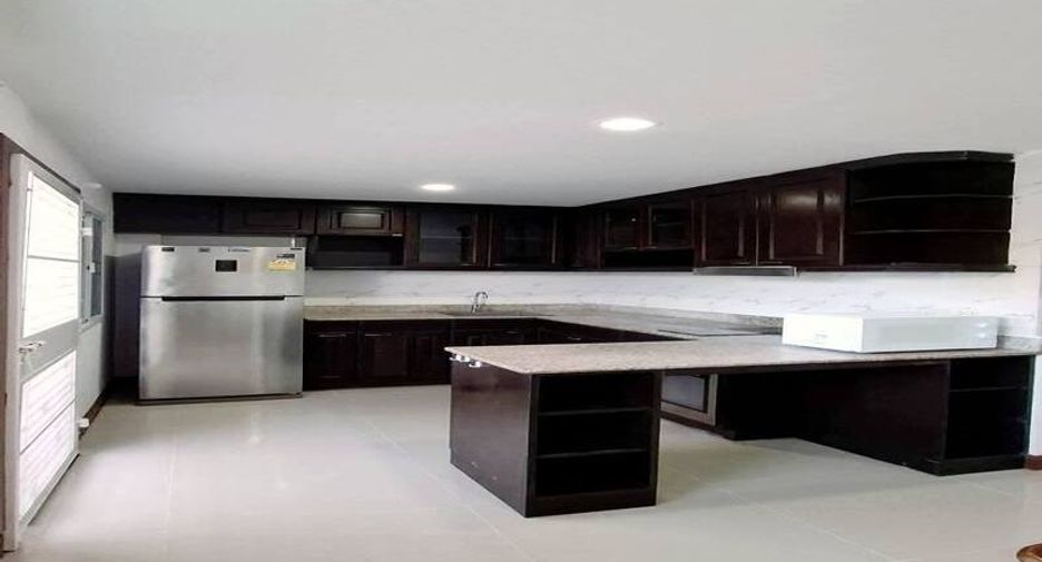 For sale 2 bedrooms townhouse in East Pattaya, Pattaya