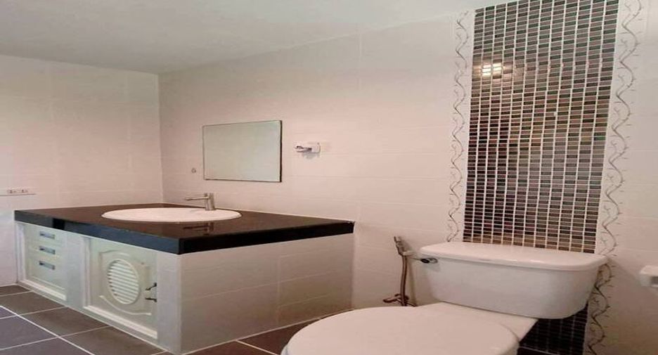 For sale 2 bedrooms townhouse in East Pattaya, Pattaya