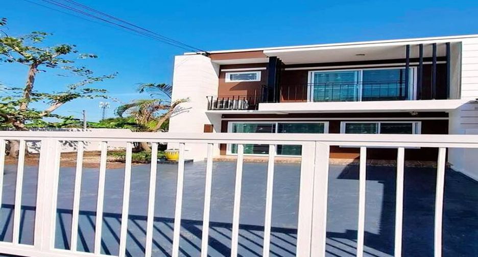For sale 2 bedrooms townhouse in East Pattaya, Pattaya
