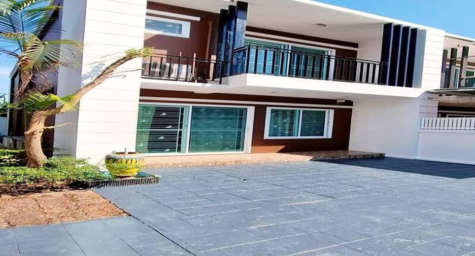 For sale 2 bedrooms townhouse in East Pattaya, Pattaya
