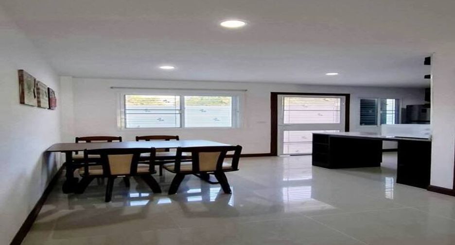 For sale 2 bedrooms townhouse in East Pattaya, Pattaya