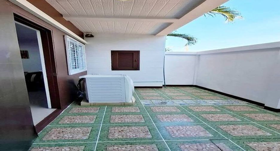 For sale 2 bedrooms townhouse in East Pattaya, Pattaya