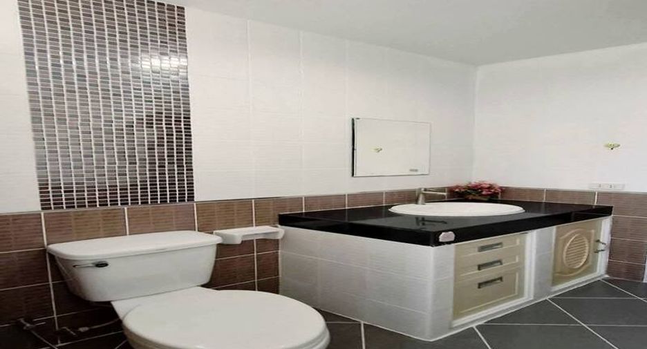 For sale 2 bedrooms townhouse in East Pattaya, Pattaya