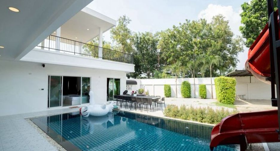 For sale 6 bedrooms villa in East Pattaya, Pattaya
