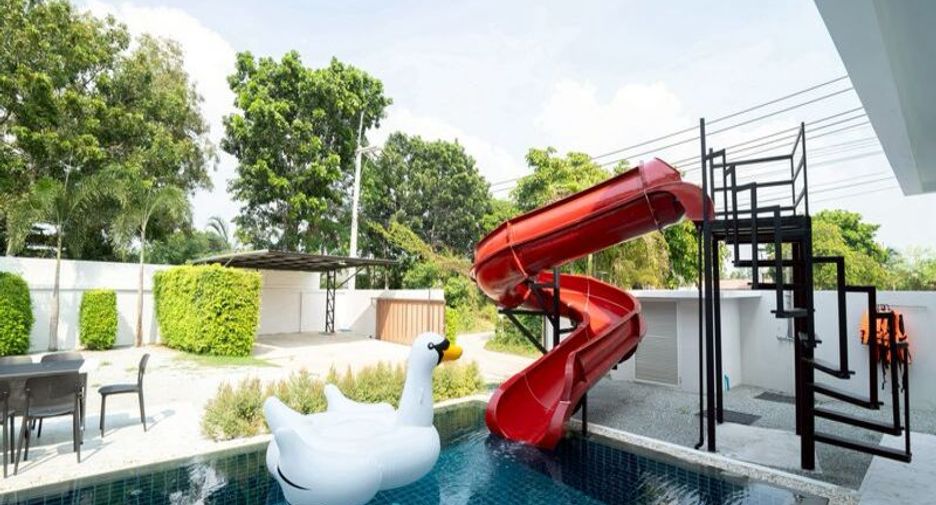 For sale 6 bedrooms villa in East Pattaya, Pattaya
