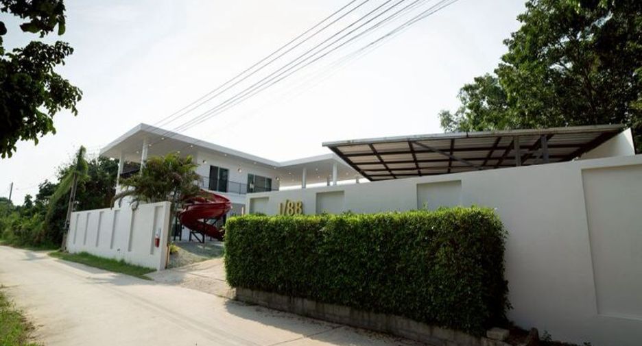 For sale 6 bedrooms villa in East Pattaya, Pattaya