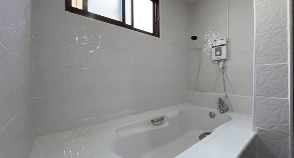 For sale 3 bedrooms house in East Pattaya, Pattaya
