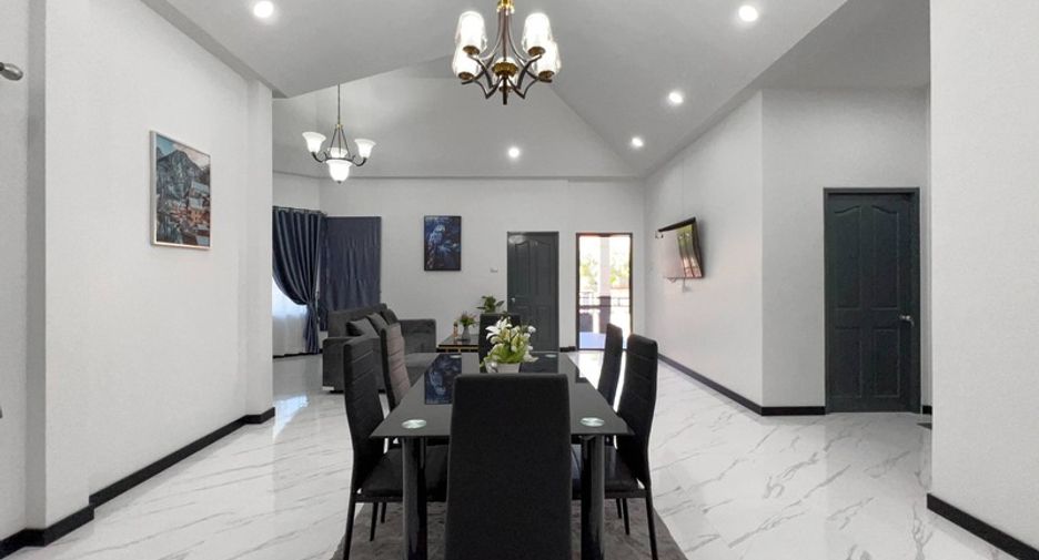 For sale 3 bedrooms house in East Pattaya, Pattaya