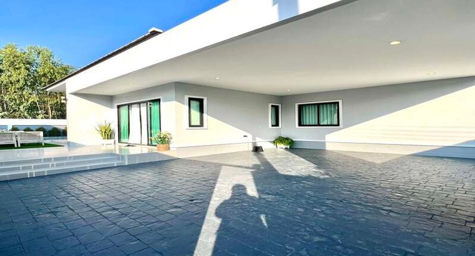 For sale 3 bedrooms villa in East Pattaya, Pattaya
