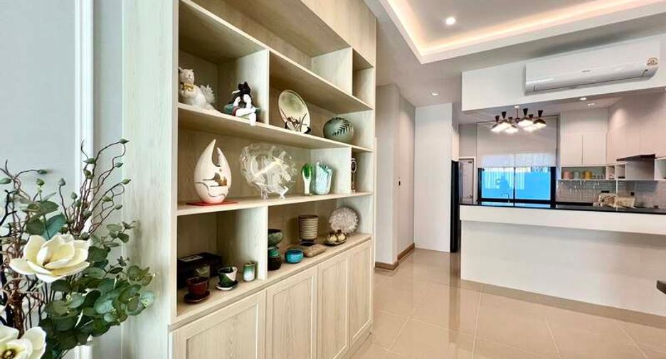 For sale 3 bedrooms villa in East Pattaya, Pattaya