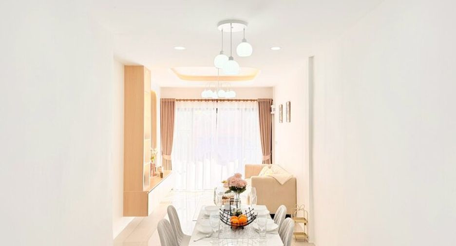 For sale 2 bedrooms townhouse in East Pattaya, Pattaya