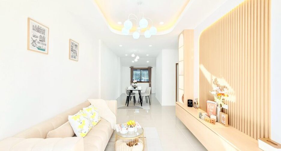For sale 2 bedrooms townhouse in East Pattaya, Pattaya