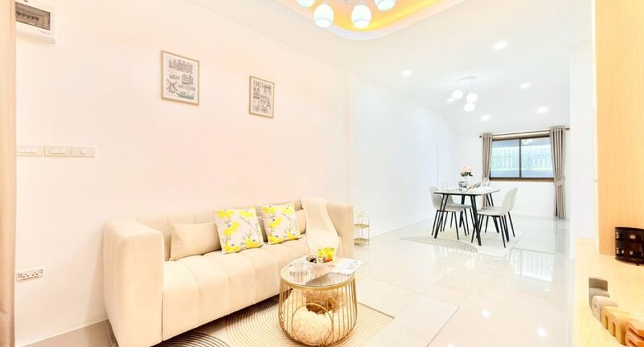 For sale 2 bedrooms townhouse in East Pattaya, Pattaya