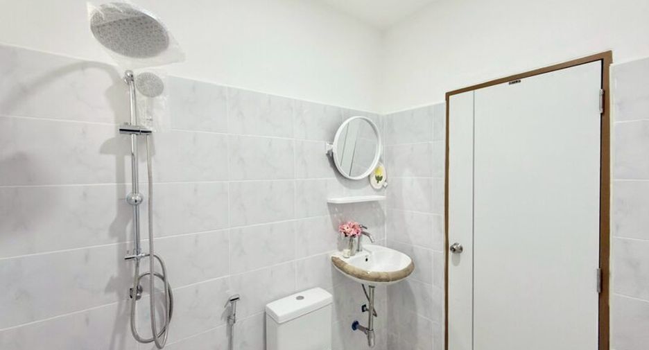 For sale 2 bedrooms townhouse in East Pattaya, Pattaya