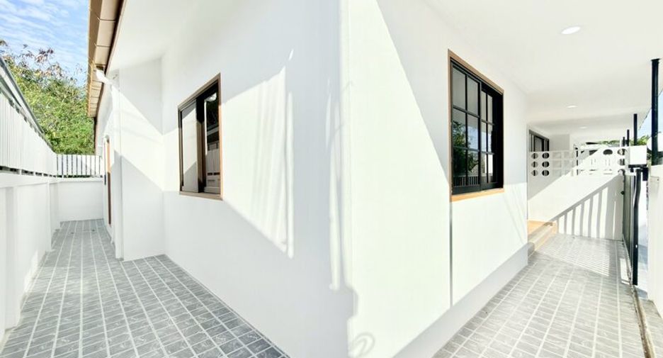 For sale 2 bedrooms townhouse in East Pattaya, Pattaya