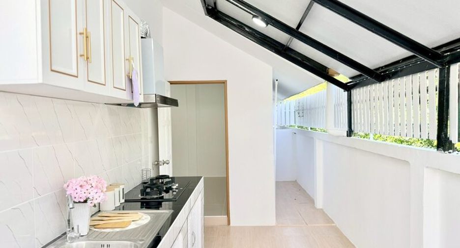 For sale 2 bedrooms townhouse in East Pattaya, Pattaya