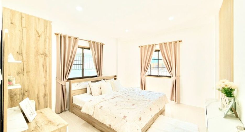 For sale 2 bedrooms townhouse in East Pattaya, Pattaya