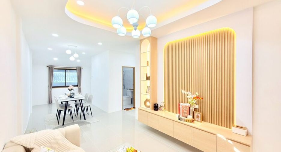 For sale 2 bedrooms townhouse in East Pattaya, Pattaya