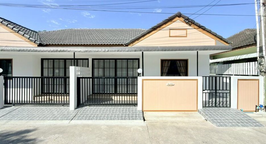 For sale 2 bedrooms townhouse in East Pattaya, Pattaya
