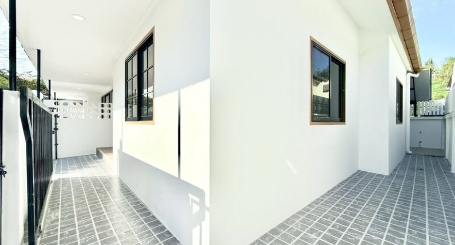 For sale 2 bedrooms townhouse in East Pattaya, Pattaya