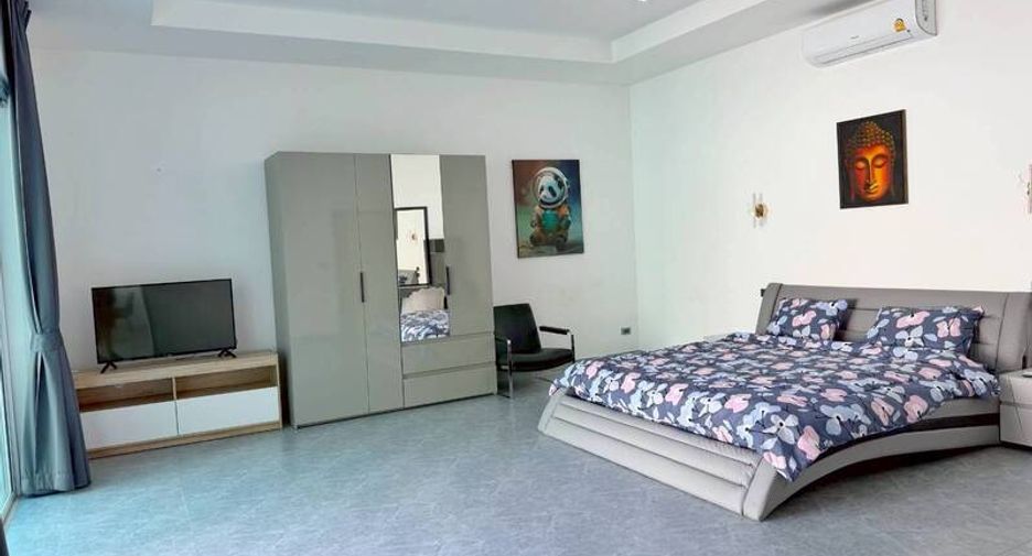 For sale 6 bedrooms villa in Pratumnak, Pattaya