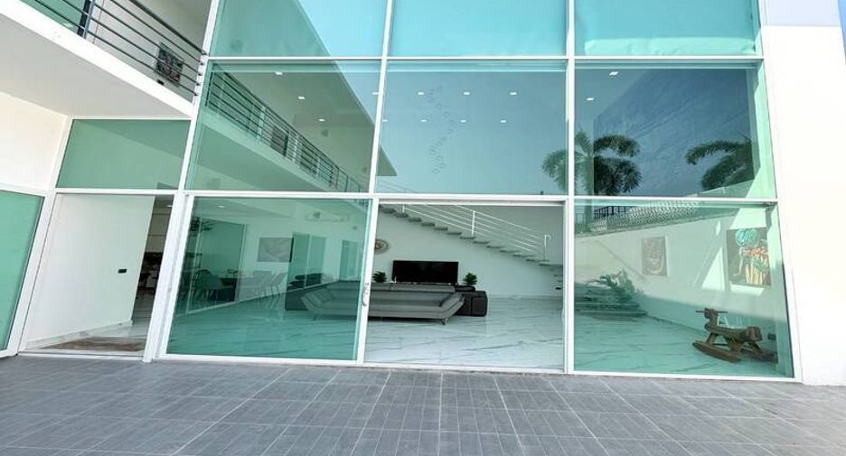 For sale 6 bedrooms villa in Pratumnak, Pattaya