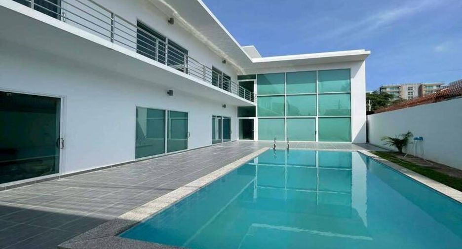 For sale 6 bedrooms villa in Pratumnak, Pattaya