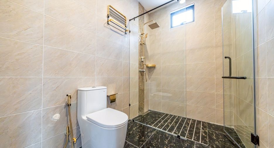 For sale 7 bedrooms house in Bang Lamung, Chonburi