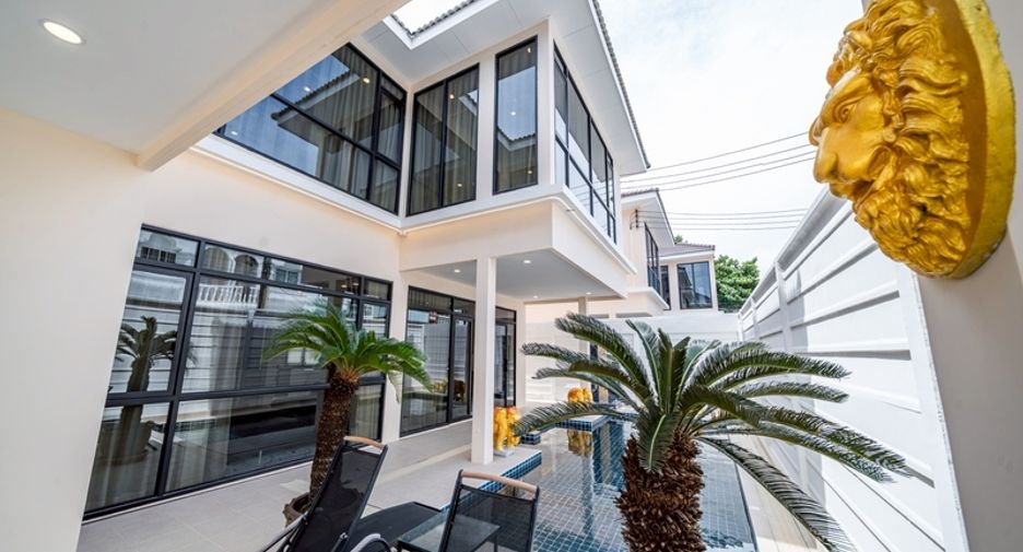 For sale 7 bedrooms house in Bang Lamung, Chonburi