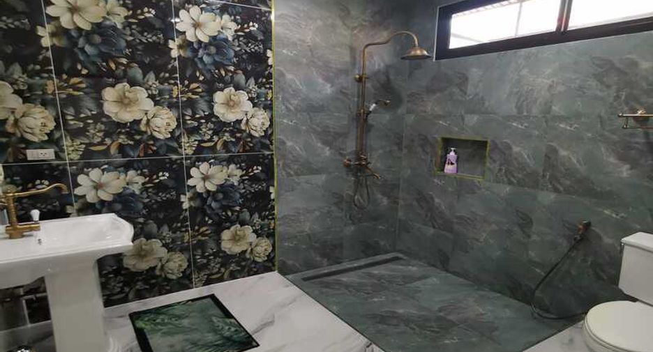 À vendre 4 chambres villa à Bang Lamung, Chonburi