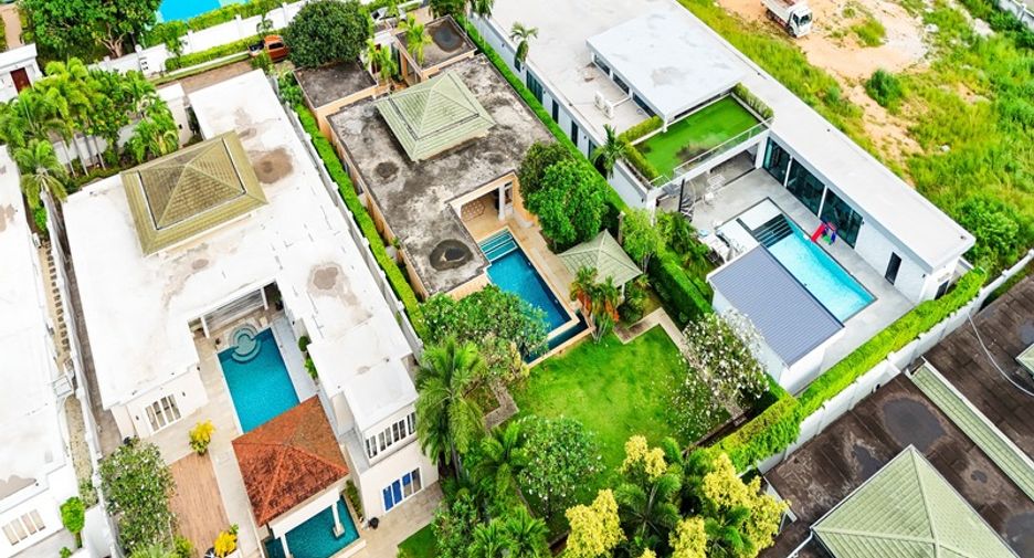 For sale 4 bedrooms villa in East Pattaya, Pattaya