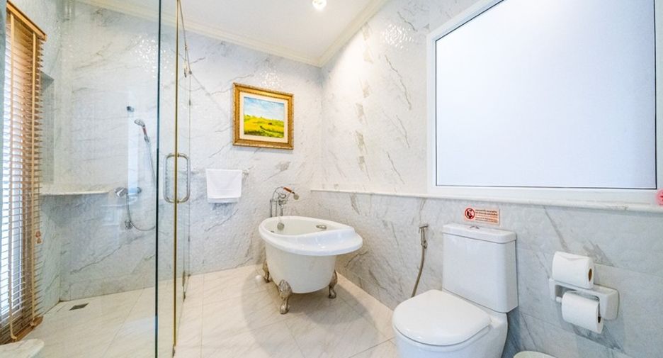 For sale 4 bedrooms villa in East Pattaya, Pattaya