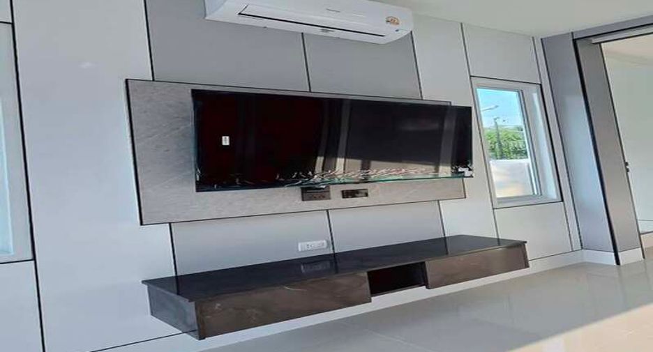 For sale 3 bedrooms villa in Huay Yai, Pattaya