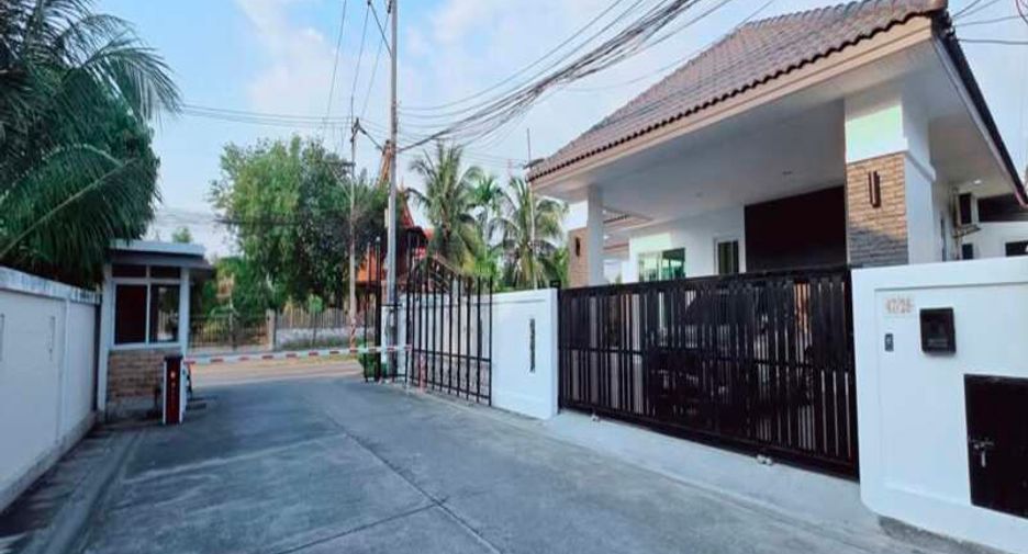 For sale 3 bedrooms villa in Huay Yai, Pattaya