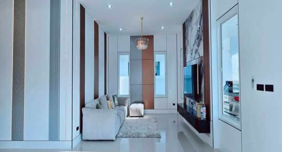 For sale 3 bedrooms villa in Huay Yai, Pattaya
