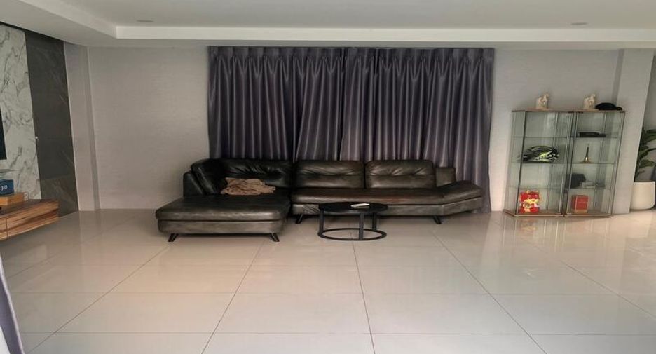For sale 3 bedrooms villa in Bang Lamung, Chonburi