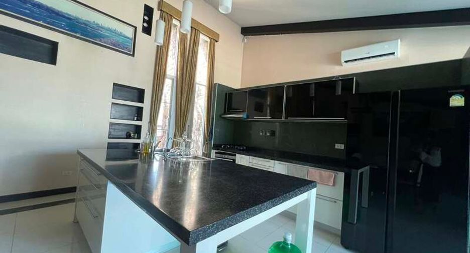 Casa en venta de 10 habitaciones en Bang Lamung, Chonburi