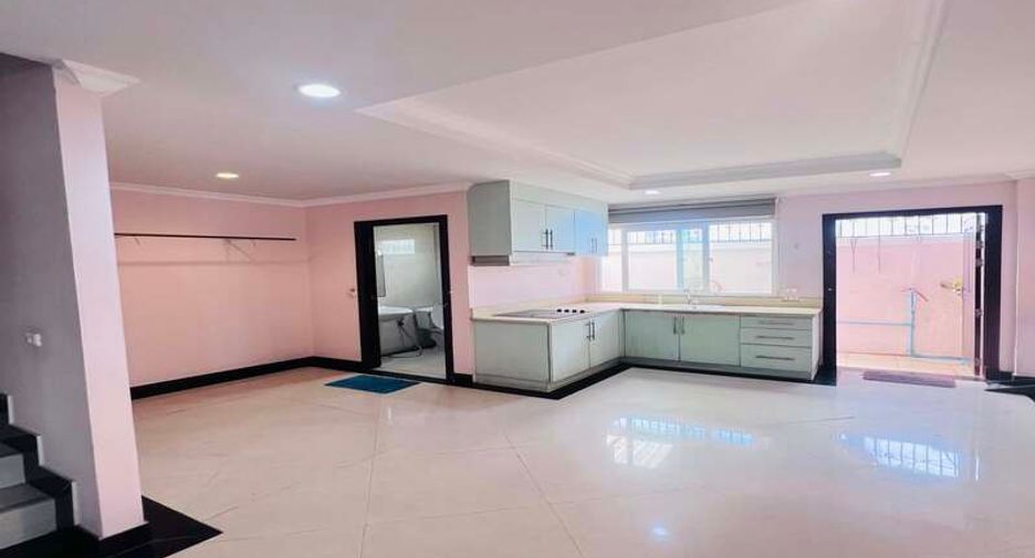 For sale 2 bedrooms townhouse in South Pattaya, Pattaya