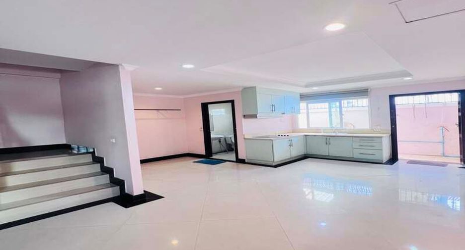 For sale 2 bedrooms townhouse in South Pattaya, Pattaya