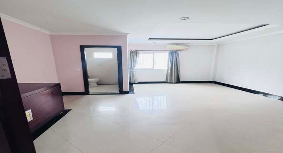For sale 2 bedrooms townhouse in South Pattaya, Pattaya
