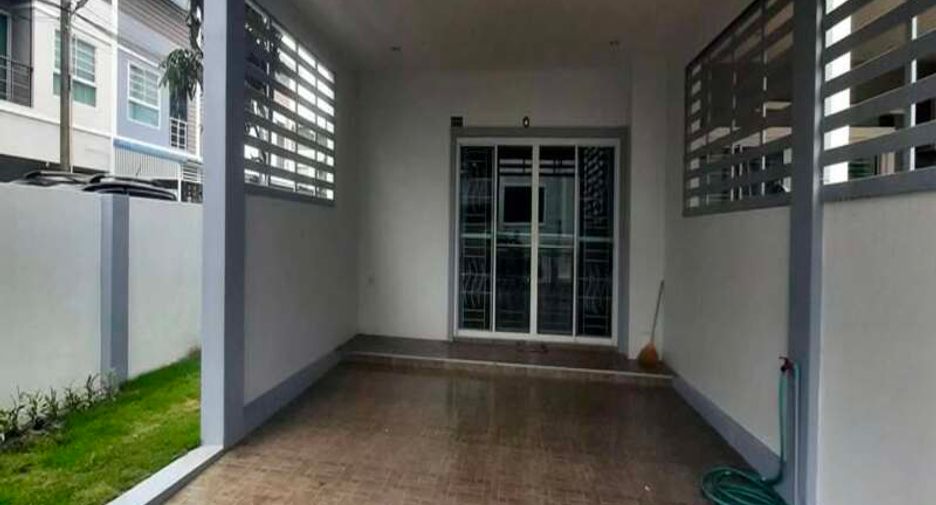 For sale 3 bedrooms townhouse in East Pattaya, Pattaya