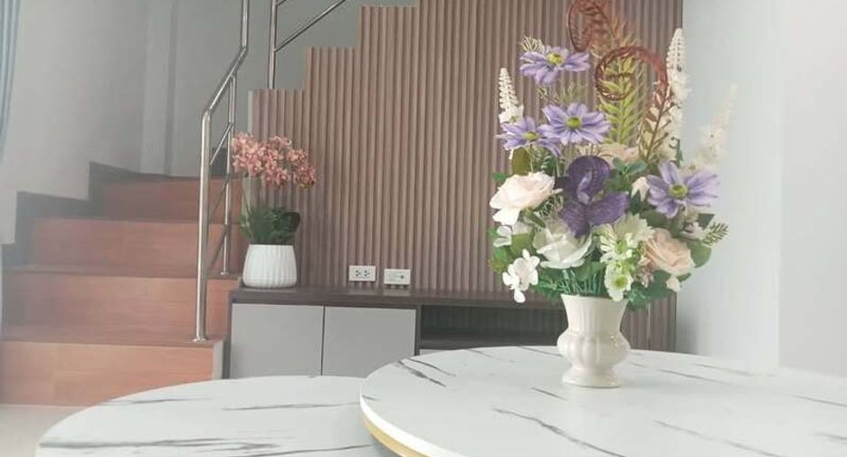 For sale 3 bedrooms townhouse in East Pattaya, Pattaya