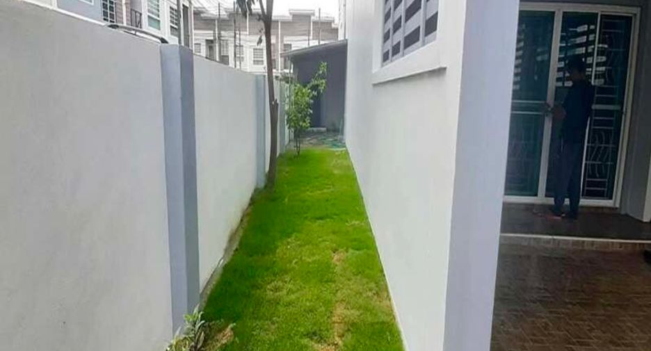 For sale 3 bedrooms townhouse in East Pattaya, Pattaya