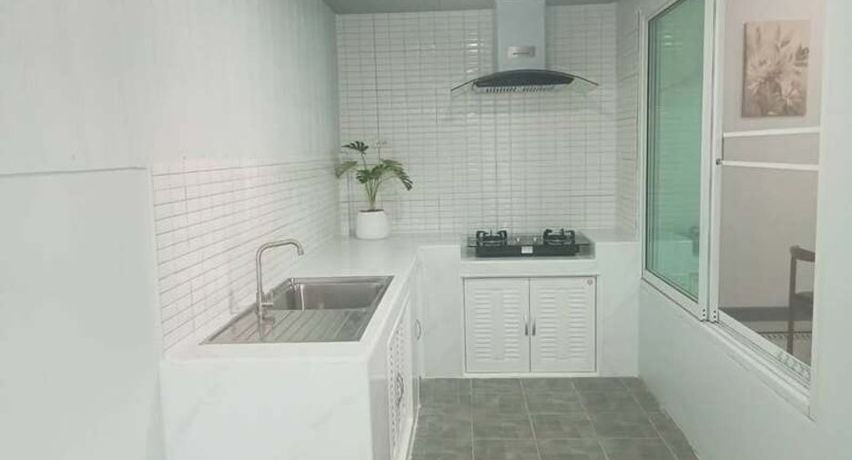 For sale 3 bedrooms townhouse in East Pattaya, Pattaya