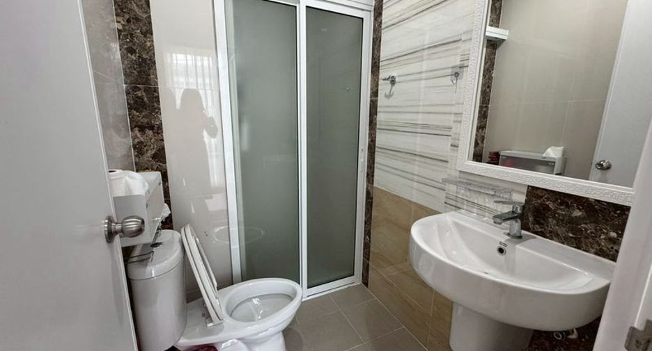 For sale 4 bedrooms townhouse in East Pattaya, Pattaya